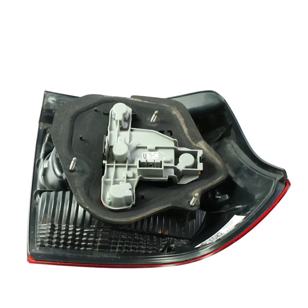 Toyota Corolla E12 Lampa Tylna Zewnętrzna Tylny Lewy - SKU 8156102310 - Numer Części 8156102310