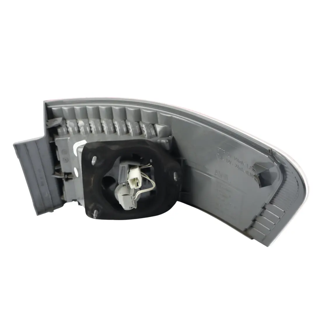Feu Arrière Gauche pour Toyota Avensis T270 à propos du numéro de pièce 8156105190 Toyota Avensis T270 Feu Arrière Gauche - SKU 8156105190 - Numéro de pièce 8156105190