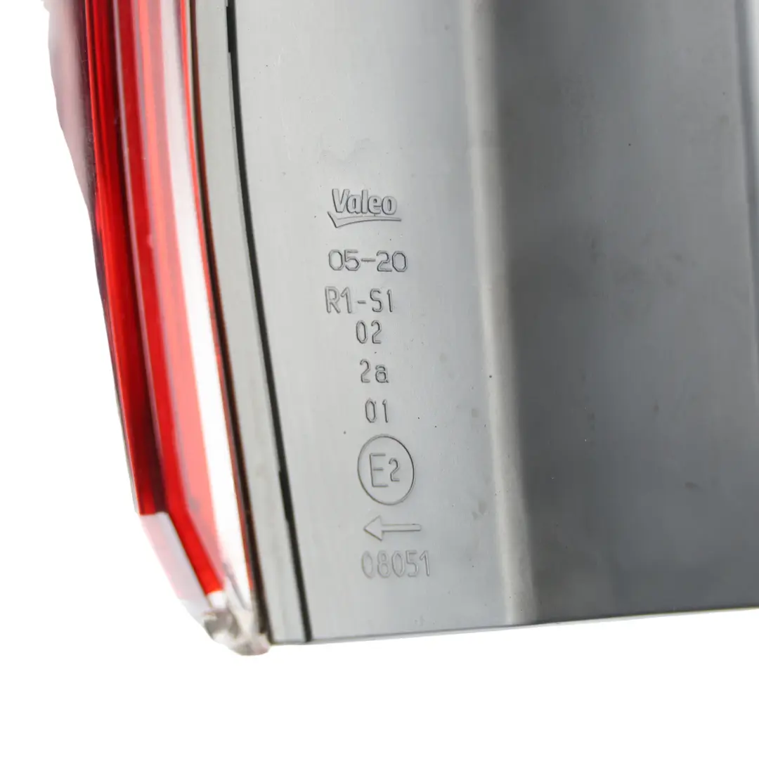 Feu Arrière Gauche pour Toyota Avensis T270 à propos du numéro de pièce 8156105190 Toyota Avensis T270 Feu Arrière Gauche - SKU 8156105190 - Numéro de pièce 8156105190