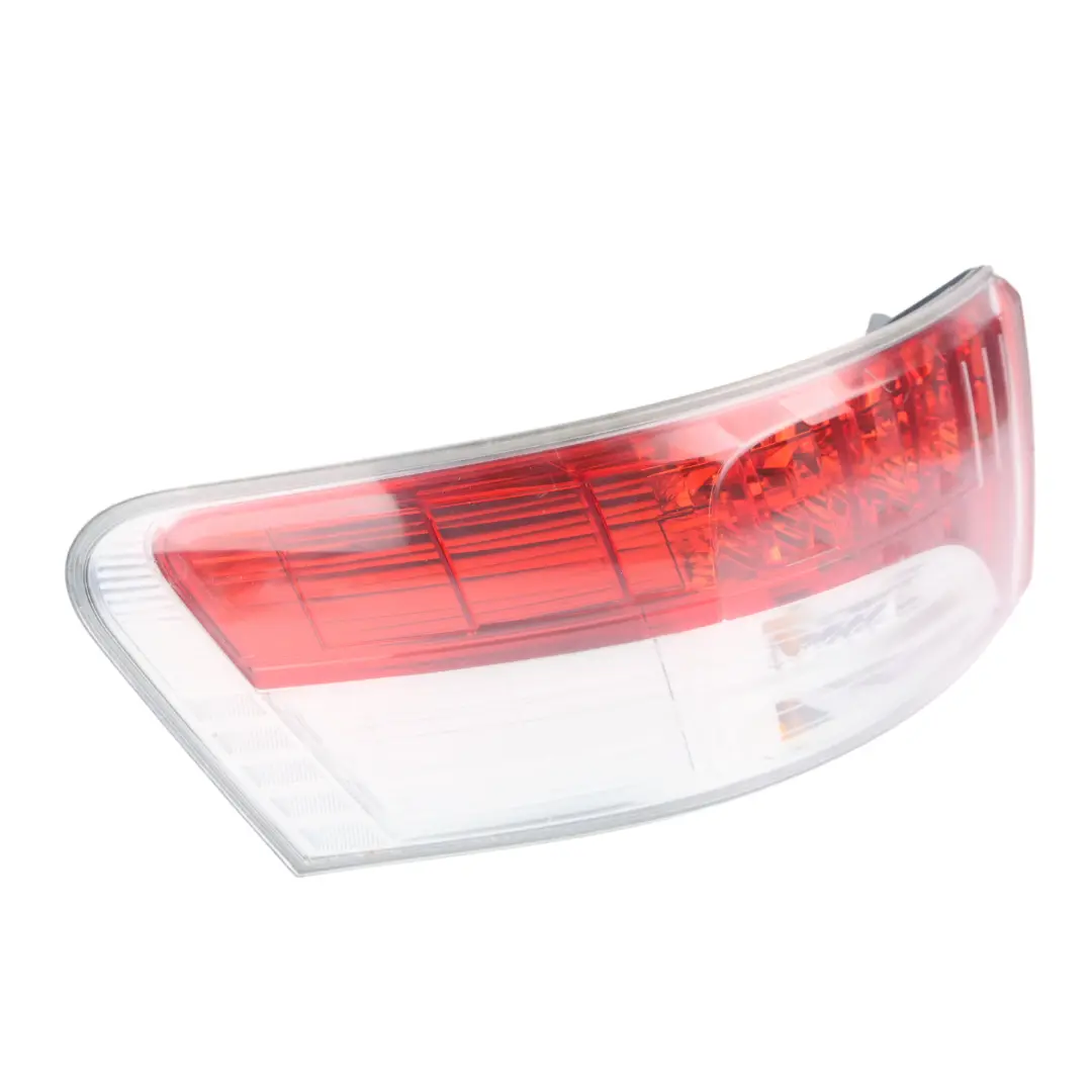 Toyota Avensis T270 Feu Arrière Gauche - SKU 8156105190 - Numéro de pièce 8156105190