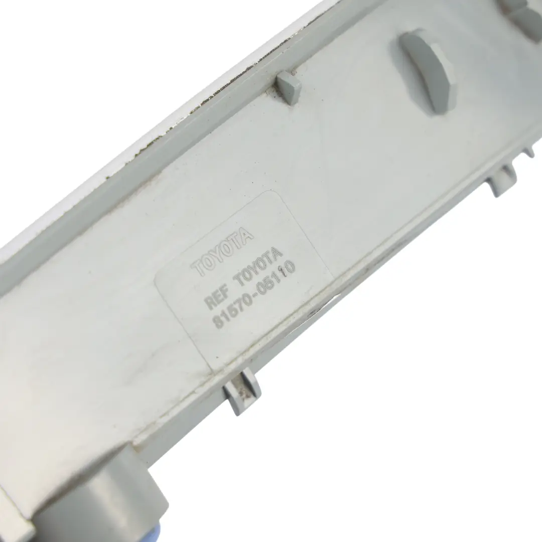 Terza Luce Stop Posteriore per Toyota Avensis T270 con numero di parte 8157005110 Toyota Avensis T270 Terza Luce Stop Posteriore - SKU 8157005110 - Numero di parte 8157005110