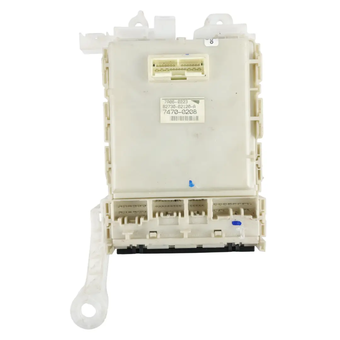 Boîte à Fusibles Unité de Commande pour Toyota Auris E15 à propos du numéro de pièce 8273002120A Toyota Auris E15 Boîte à Fusibles Unité de Commande - SKU 8273002120A - Numéro de pièce 8273002120A