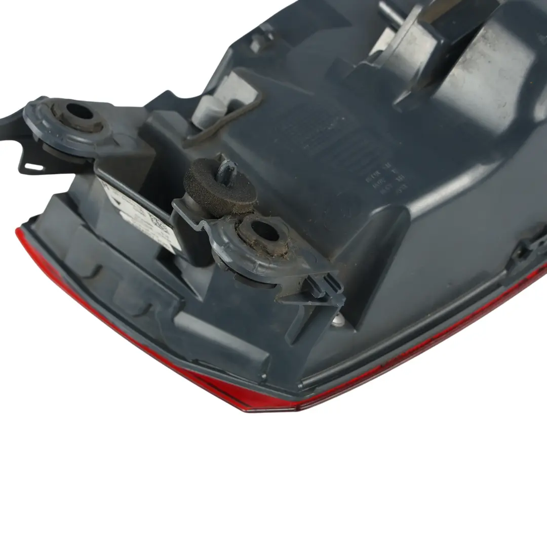 Lampa Tylna Klapy Bagażnika Prawa do BMW F32 F36 F82 F83 o numerze 8496524 BMW F32 F36 F82 F83 Lampa Tylna Klapy Bagażnika Prawa - SKU 8496524-1 - Numer Części 8496524