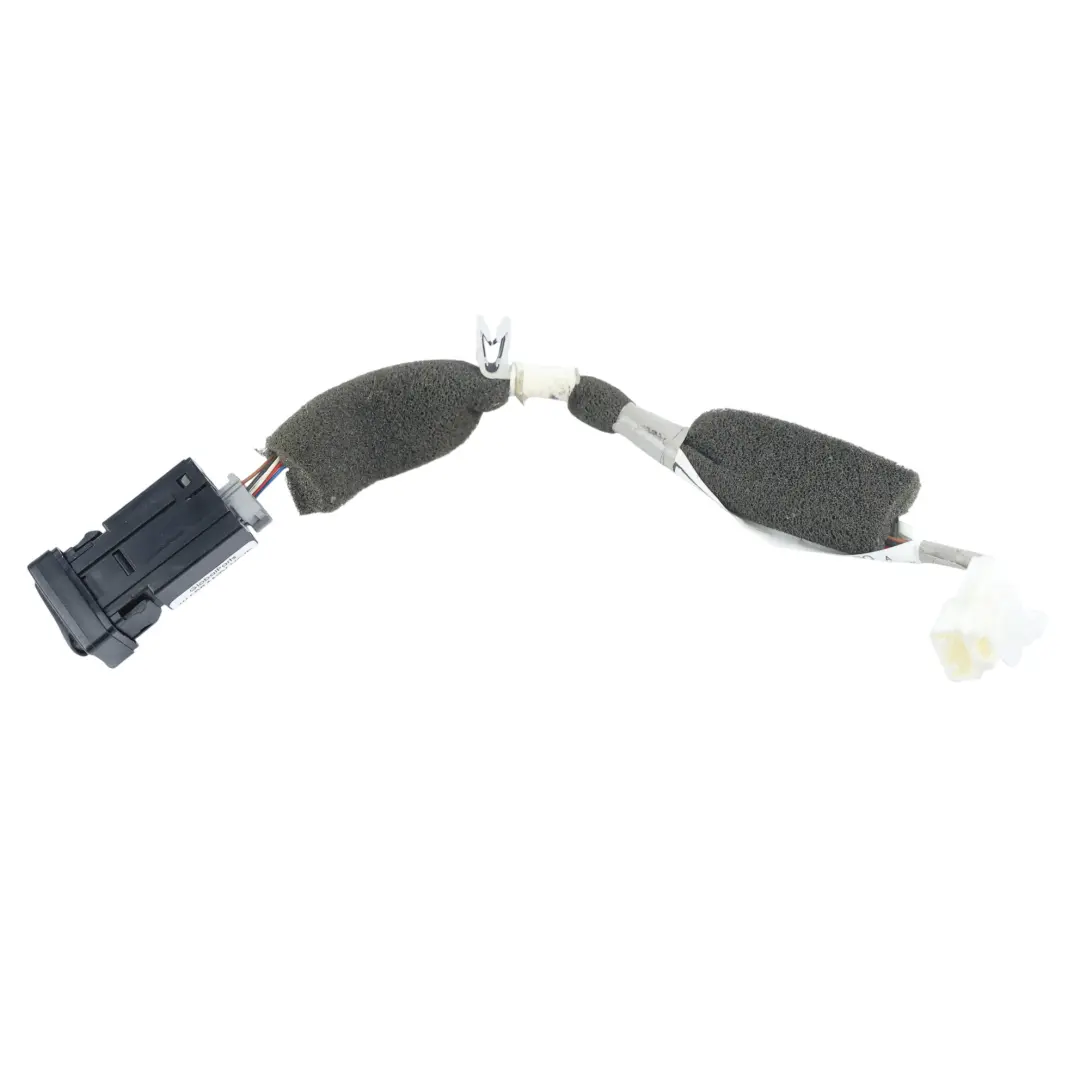 Stereo Phone Jack Input Adapter Aux Port to Toyota Verso R2 Yaris P9 with Part number 861900D010 Toyota Verso R2 Yaris P9 Stereo Phone Jack Input Adapter Aux Port - SKU 861900D010 - Part number 861900D010