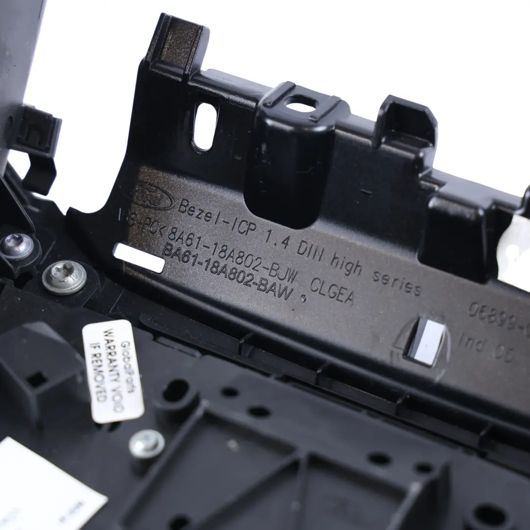 Ford Fiesta Mk7 Ramka Osłona Radia Deski Rozdzielczej - SKU 8A61-18A802-BJW-1 - Numer Części 8A61-18A802-BJW