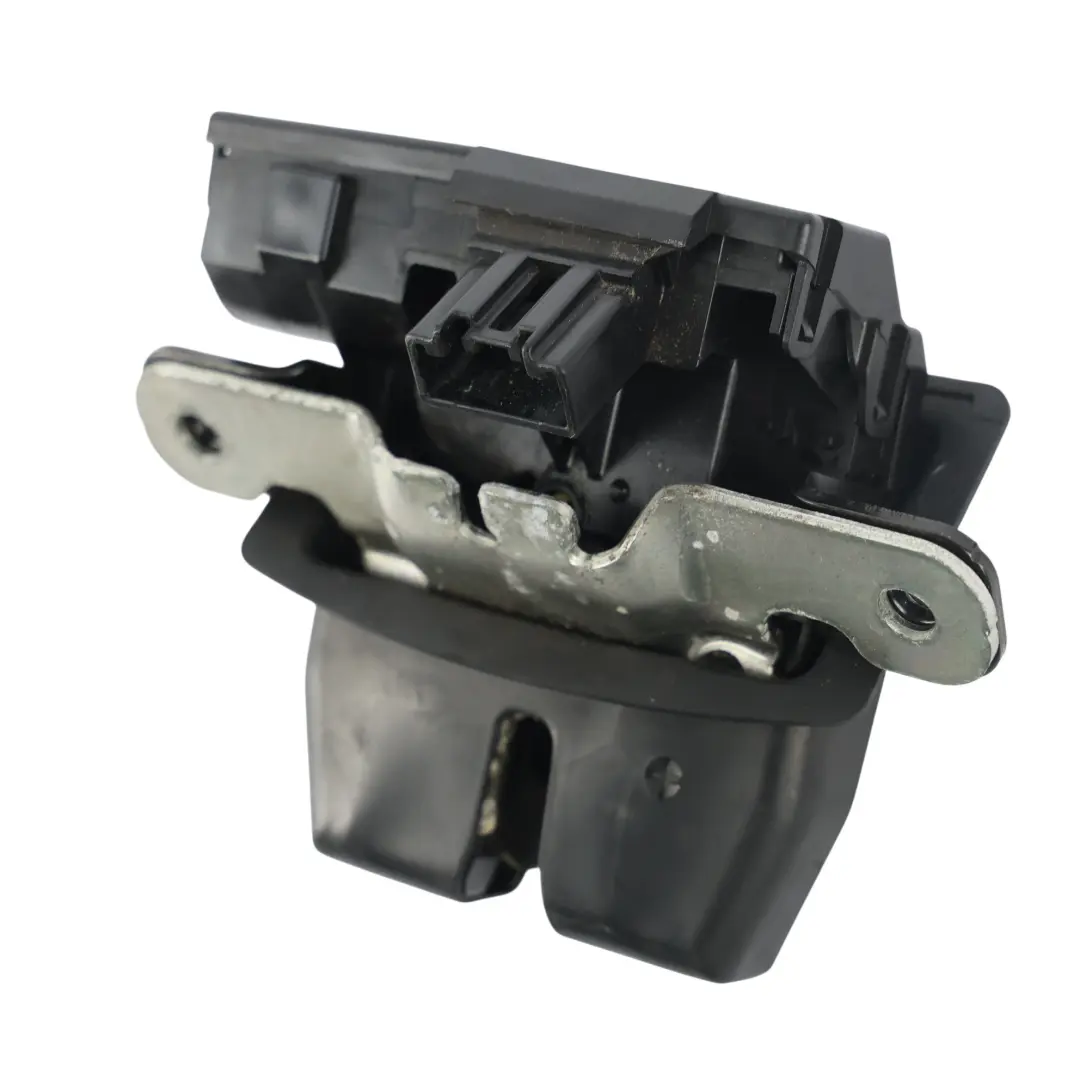 Zamek Klapy Bagażnika Tylny do Ford Fiesta MK7 o numerze 8A61-A442A66-BC Ford Fiesta MK7 Zamek Klapy Bagażnika Tylny - SKU 8A61-A442A66-BC - Numer Części 8A61-A442A66-BC