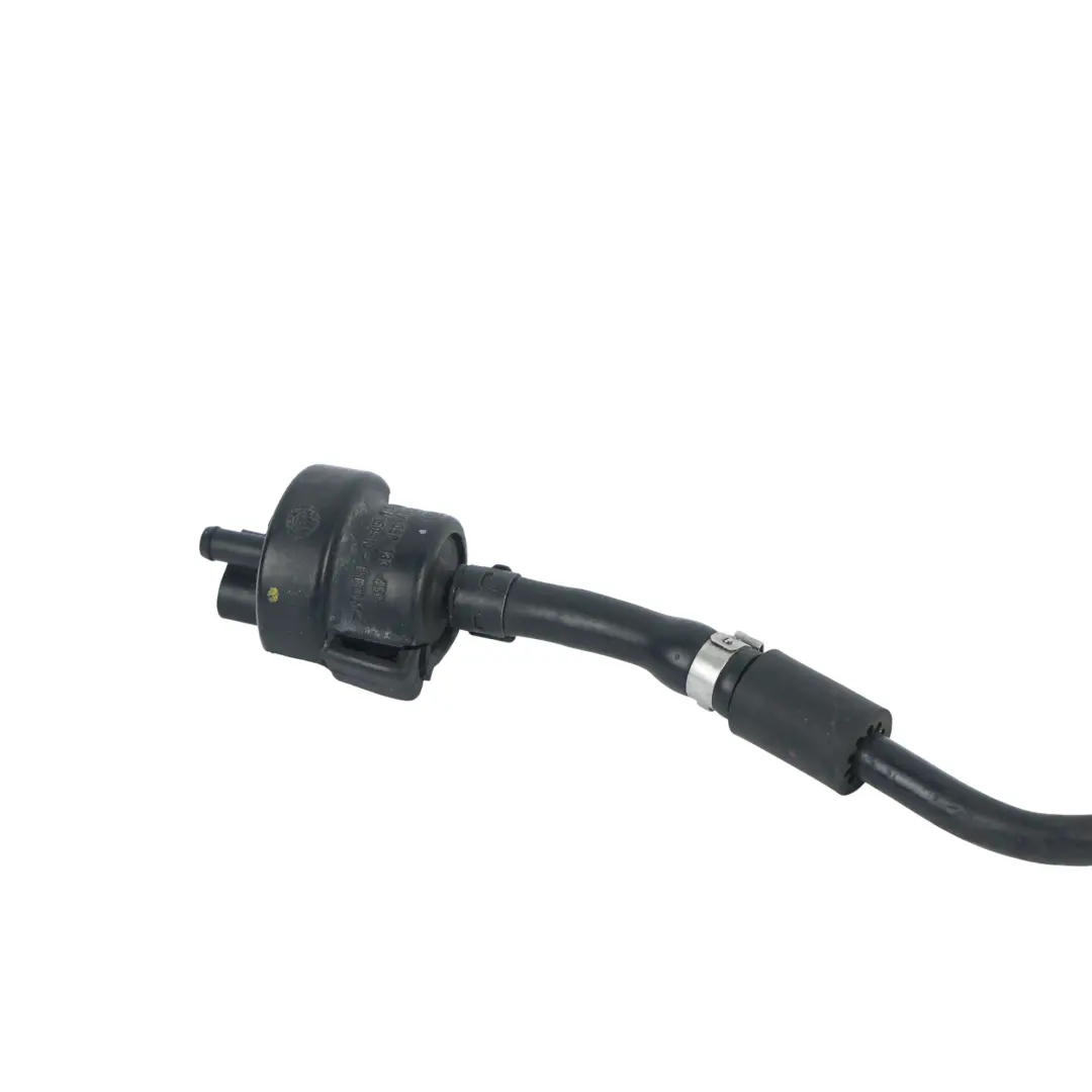 8H B6 S4 B7 Tuyau Canister Charbon Actif 4.2 FSI pour Audi A4 à propos du numéro de pièce 8E0201991AS Audi A4 8H B6 S4 B7 Tuyau Canister Charbon Actif 4.2 FSI - SKU 8E0201991AS - Numéro de pièce 8E0201991AS