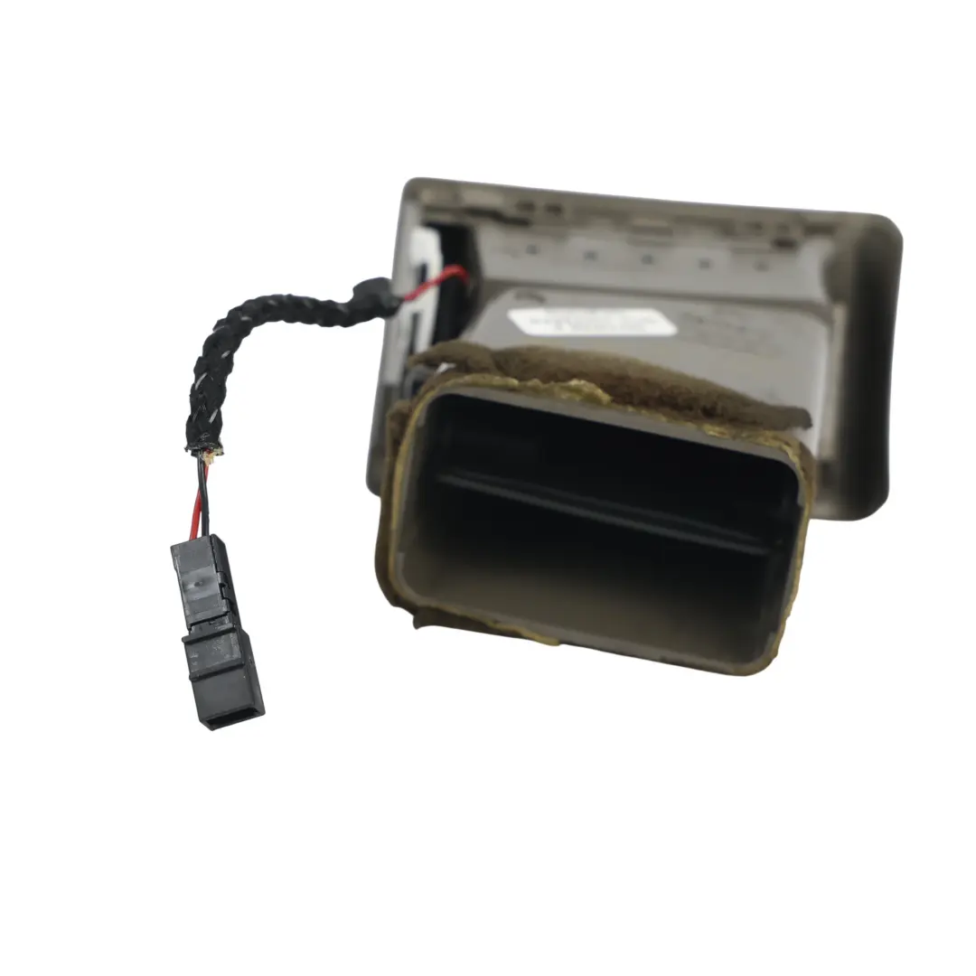 Kratka Nawiewu Deski Przednia Prawa Beżowa do Audi A4 B6 B7 o numerze 8E0820902F Audi A4 B6 B7 Kratka Nawiewu Deski Przednia Prawa Beżowa - SKU 8E0820902F-1 - Numer Części 8E0820902F