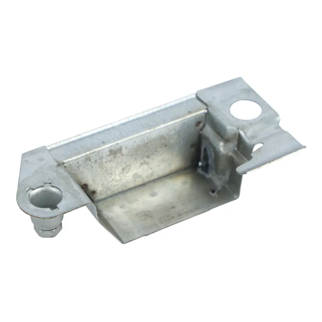 Audi A4 B7 8E Supporto Targa Portellone Bagagliaio Destro - SKU 8E0827657E - Numero di parte 8E0827657E