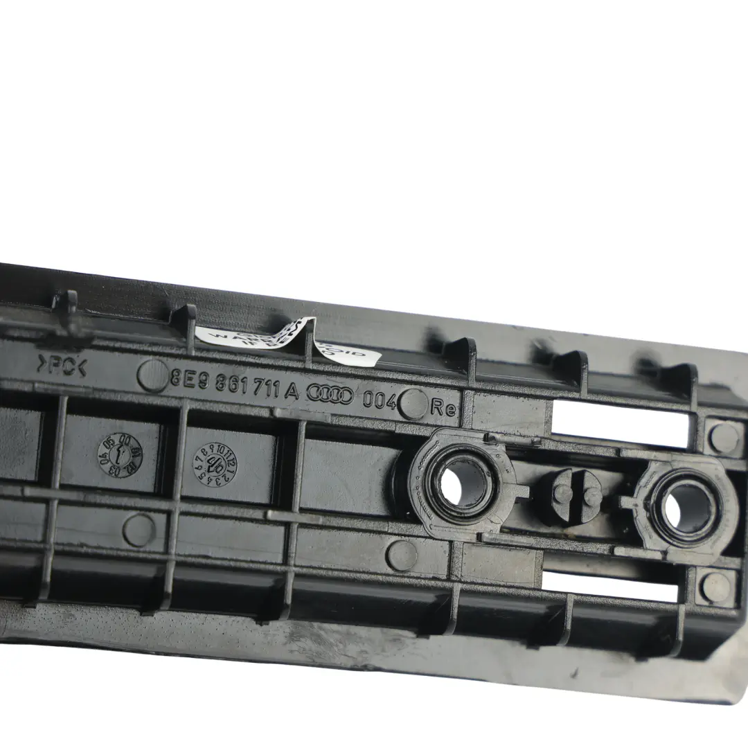 Audi A6 C6 A4 B7 Soporte Red Separadora Maletero Derecho - SKU 8E9861711A - Número de pieza 8E9861711A