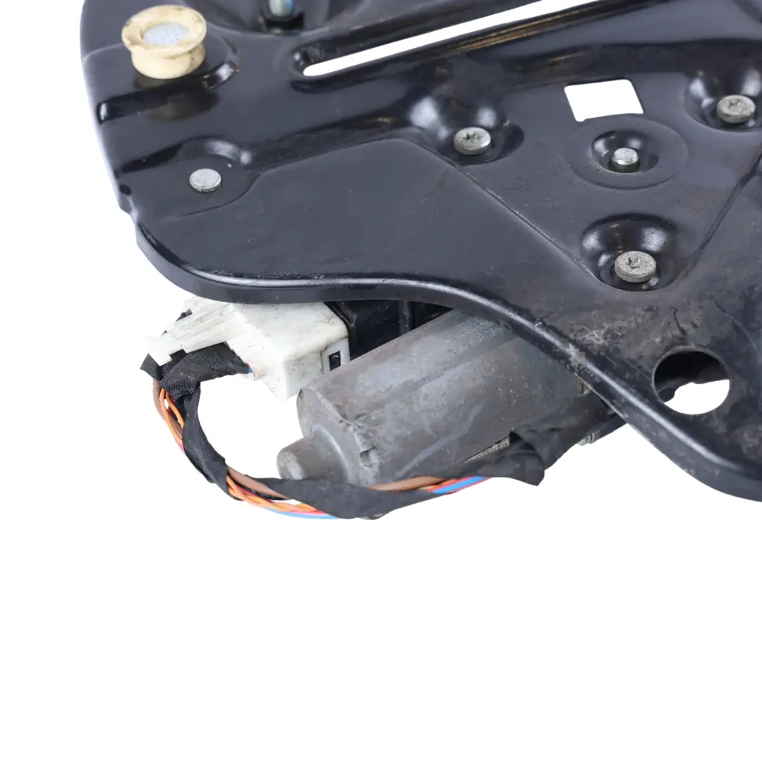 Silnik Podnośnika Szyby Tył Prawy do Audi A4 B7 A4 B6 o numerze 8H0839462A Audi A4 B7 A4 B6 Silnik Podnośnika Szyby Tył Prawy - SKU 8H0839462A - Numer Części 8H0839462A