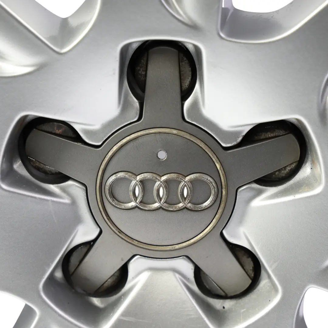 Jante argentée en alliage 17" ET:45 7,5J pour Audi A4 B8 A5 8T à propos du numéro de pièce 8K0601025B Audi A4 B8 A5 8T Jante argentée en alliage 17" ET:45 7,5J - SKU 8K0601025B-SL2 - Numéro de pièce 8K0601025B