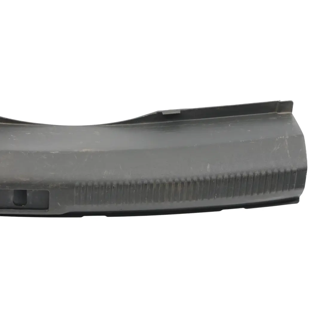Audi A4 8K B8 Berlina Bagagliaio Modanatura Inferiore Piastra Chiusura - SKU 8K5863471 - Numero di parte 8K5863471
