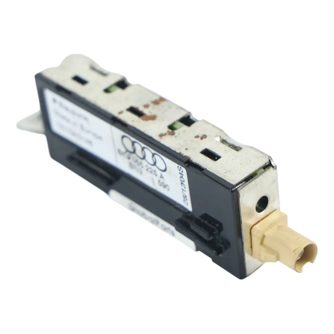 Audi A4 S4 B8 Antenna Amplifier Radio Aerial AM/FM - SKU 8K9035225A-1 - Part number 8K9035225A