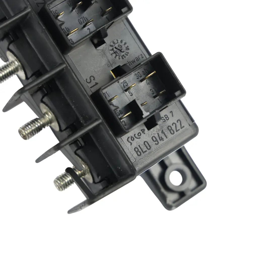 8N VW Golf Mk4 Scatola Fusibili Relè Centralina Controllo per Audi TT con numero di parte 8L0941822 Audi TT 8N VW Golf Mk4 Scatola Fusibili Relè Centralina Controllo - SKU 8L0941822 - Numero di parte 8L0941822
