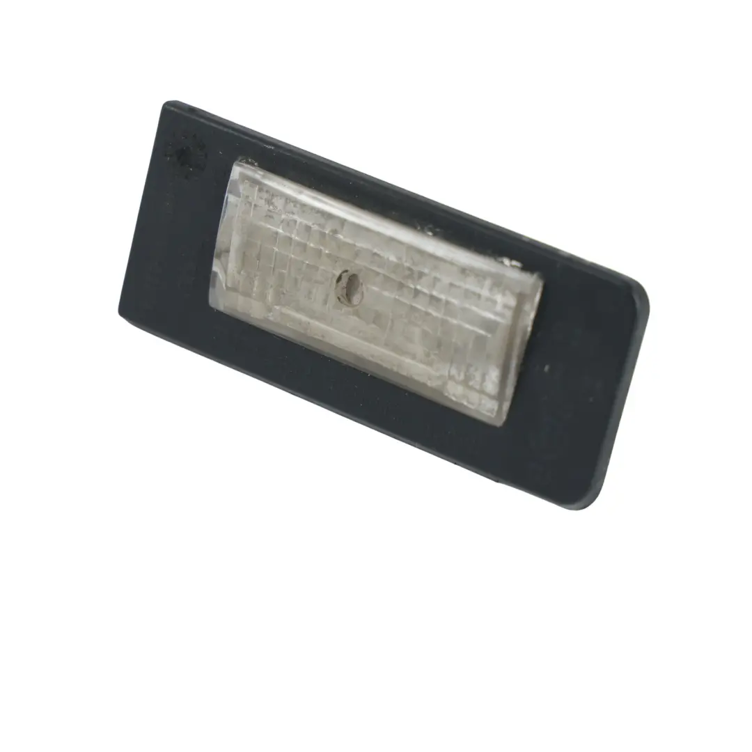 Mk1 8N Luz Matrícula Trasera Derecha para Audi TT con número de pieza 8N0943022A Audi TT Mk1 8N Luz Matrícula Trasera Derecha - SKU 8N0943022A - Número de pieza 8N0943022A