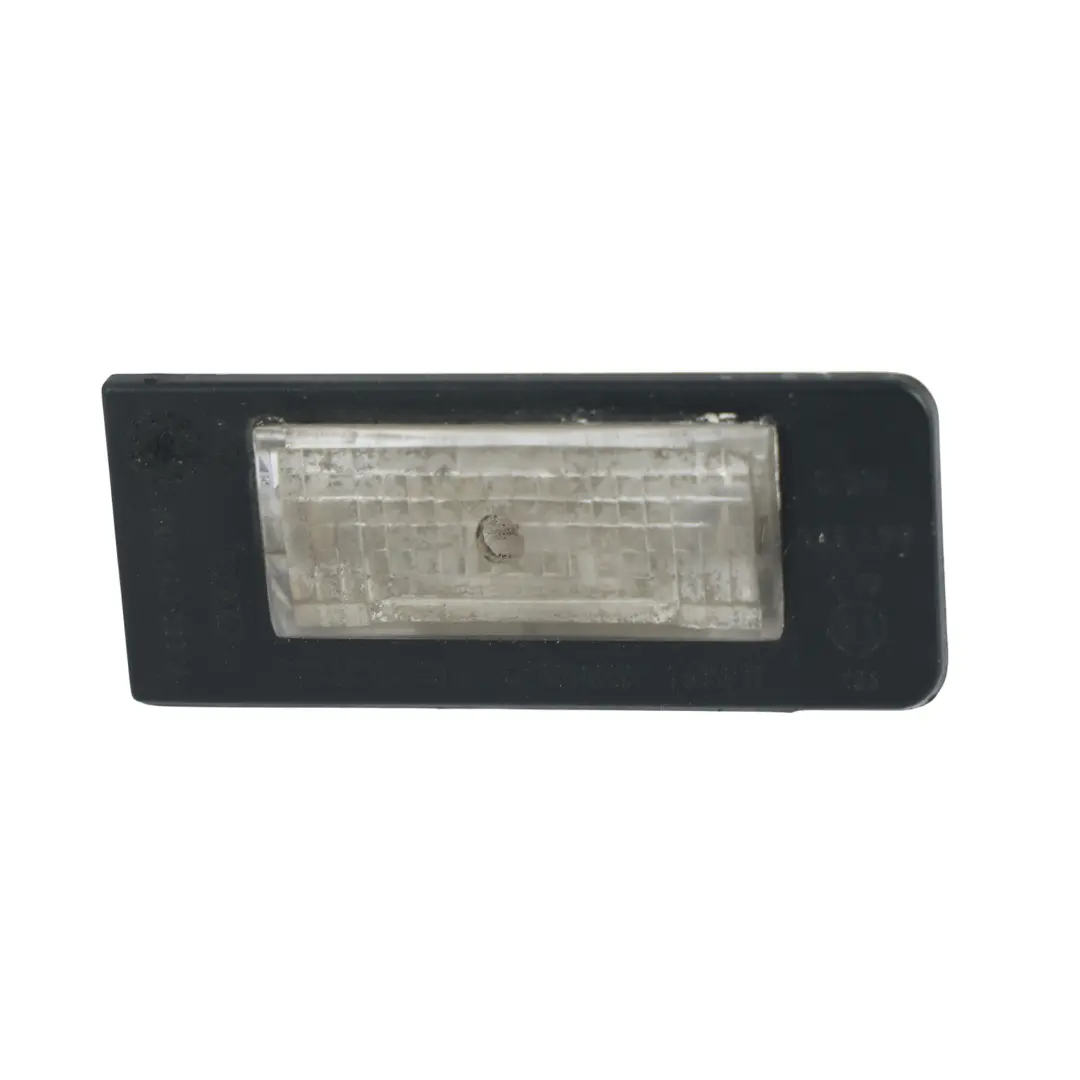 Mk1 8N Lampka Tablicy Rejestracyjnej Prawy Tył do Audi TT o numerze 8N0943022A Audi TT Mk1 8N Lampka Tablicy Rejestracyjnej Prawy Tył - SKU 8N0943022A - Numer Części 8N0943022A