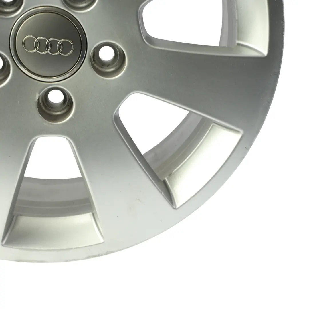 Llanta De Aleación Plateada 16" 6,5J ET:50 para Audi A3 8P con número de pieza 8P0601025A Audi A3 8P Llanta De Aleación Plateada 16" 6,5J ET:50 - SKU 8P0601025A-SL1 - Número de pieza 8P0601025A