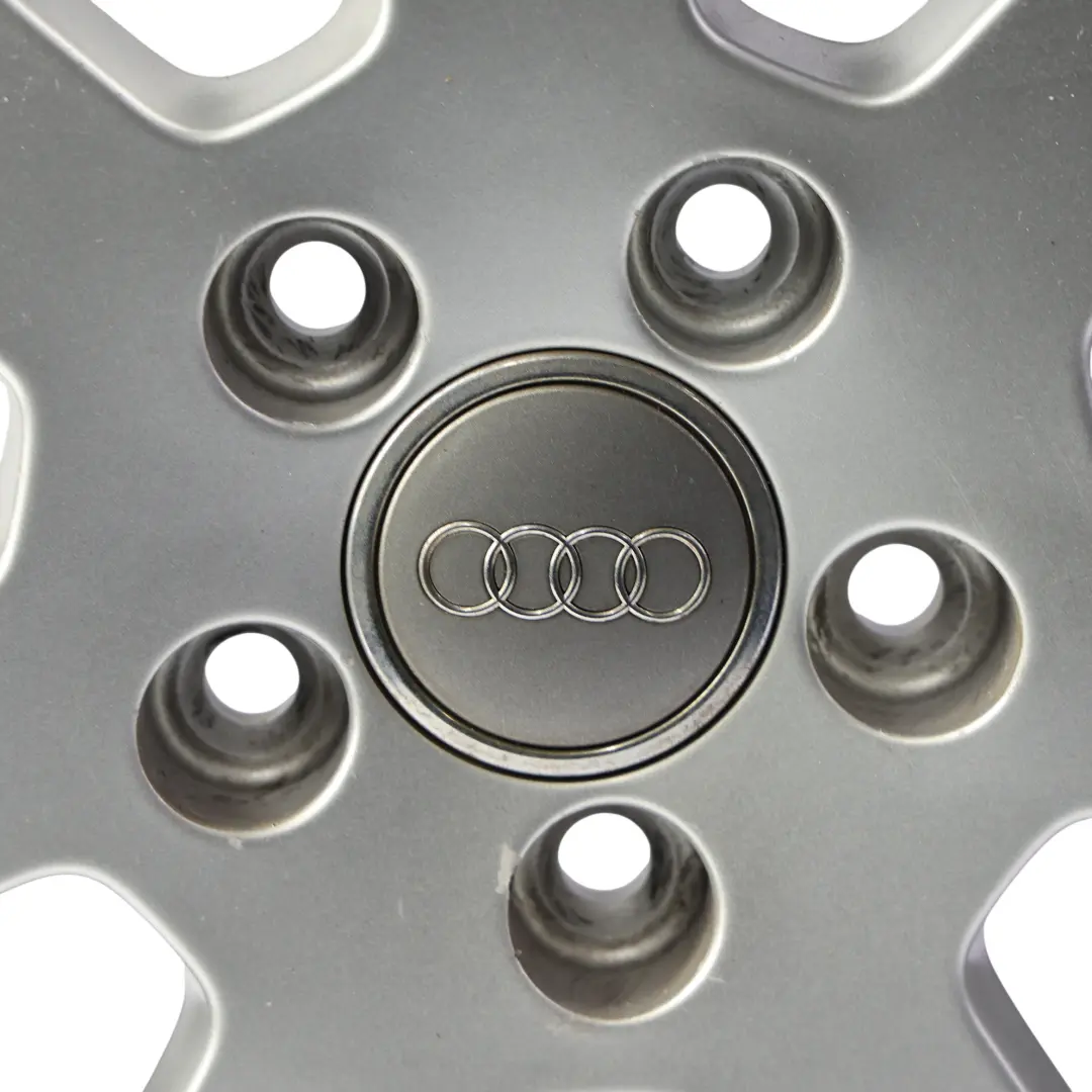 Llanta De Aleación Plateada 16" 6,5J ET:50 para Audi A3 8P con número de pieza 8P0601025A Audi A3 8P Llanta De Aleación Plateada 16" 6,5J ET:50 - SKU 8P0601025A-SL1 - Número de pieza 8P0601025A