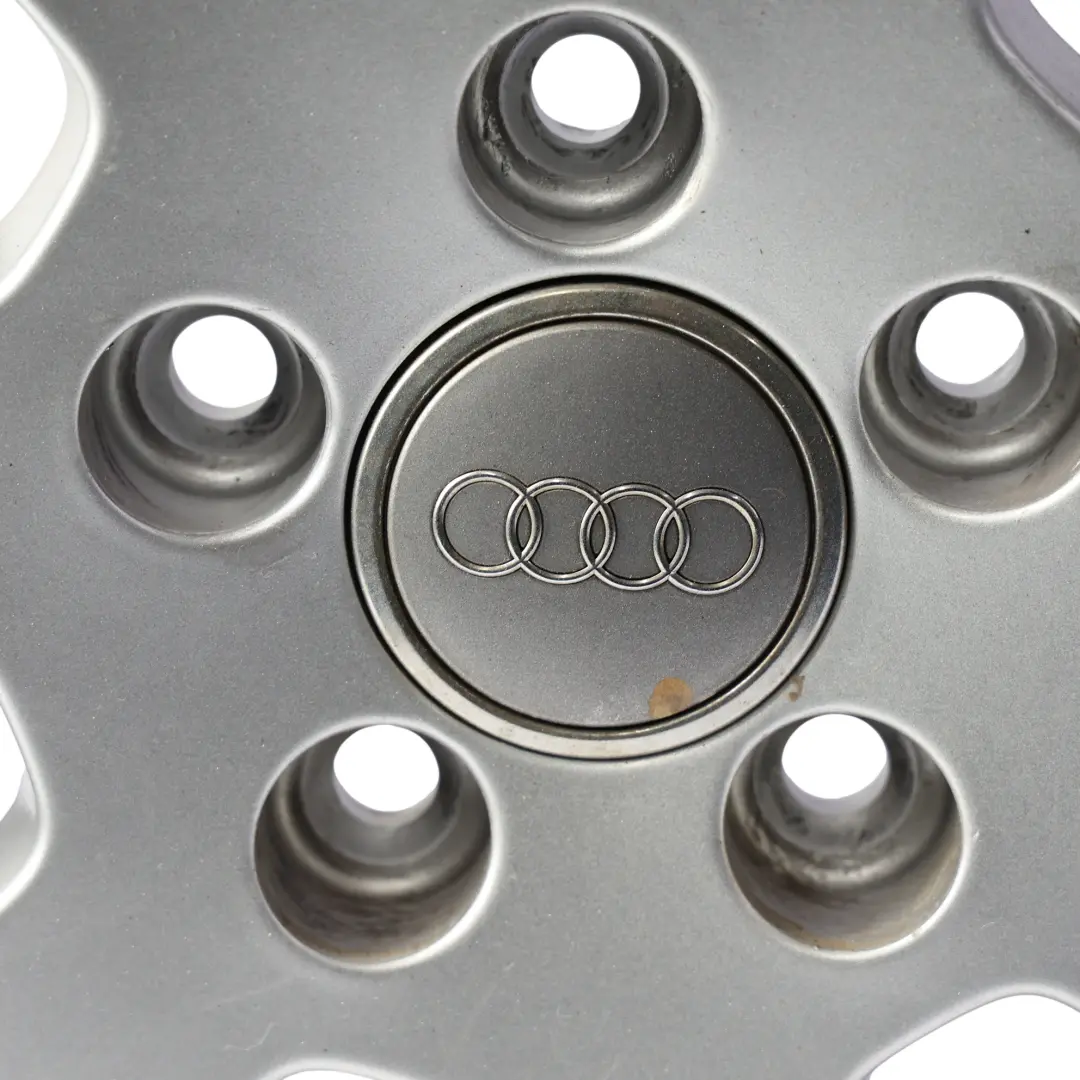 Llanta De Aleación Plateada 16" 6,5J ET:50 para Audi A3 8P con número de pieza 8P0601025A Audi A3 8P Llanta De Aleación Plateada 16" 6,5J ET:50 - SKU 8P0601025A-SL2 - Número de pieza 8P0601025A