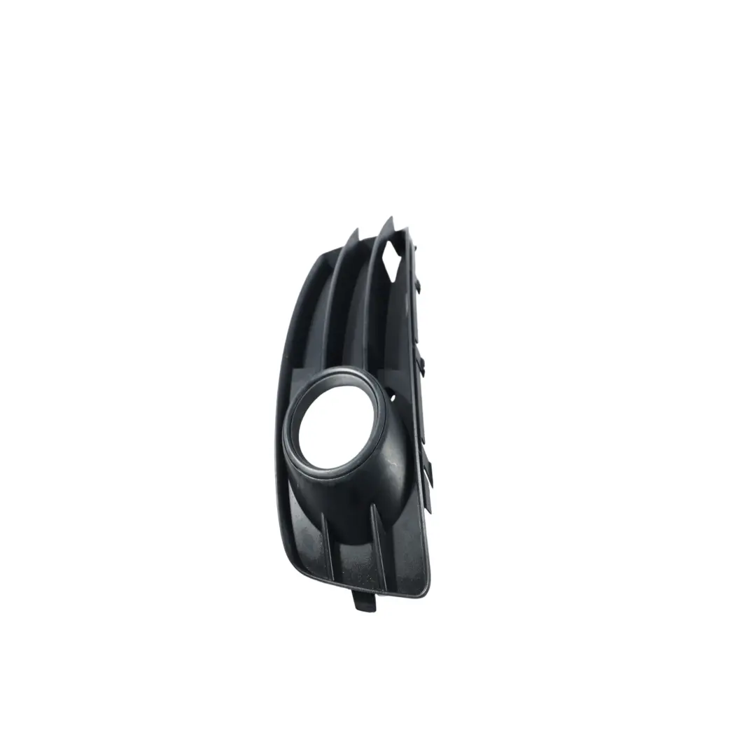 Kratka Halogenu Zderzaka Przedniego S-Line Prawa do Audi A3 8P o numerze 8P0807682F Audi A3 8P Kratka Halogenu Zderzaka Przedniego S-Line Prawa - SKU 8P0807682F-1 - Numer Części 8P0807682F