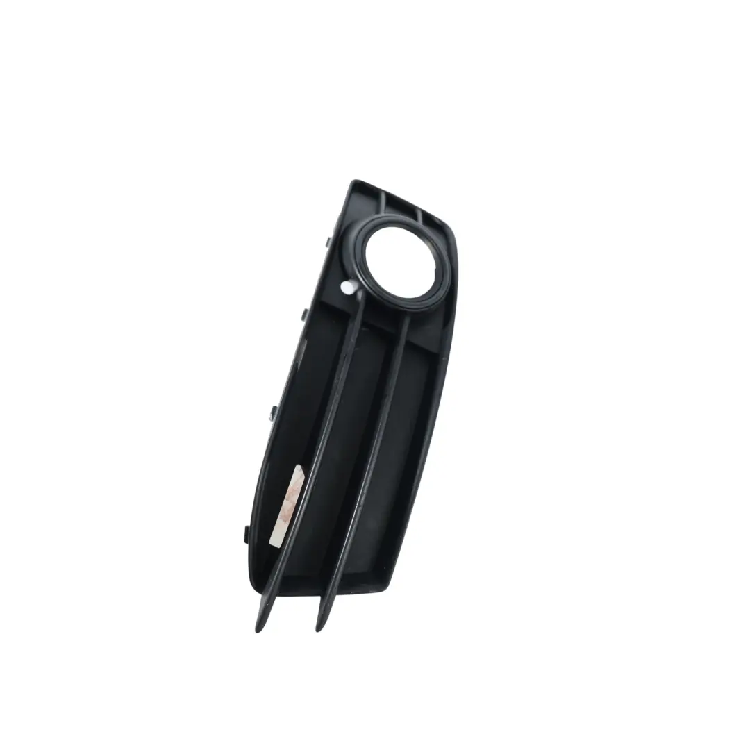 Kratka Halogenu Zderzaka Przedniego S-Line Prawa do Audi A3 8P o numerze 8P0807682F Audi A3 8P Kratka Halogenu Zderzaka Przedniego S-Line Prawa - SKU 8P0807682F-1 - Numer Części 8P0807682F
