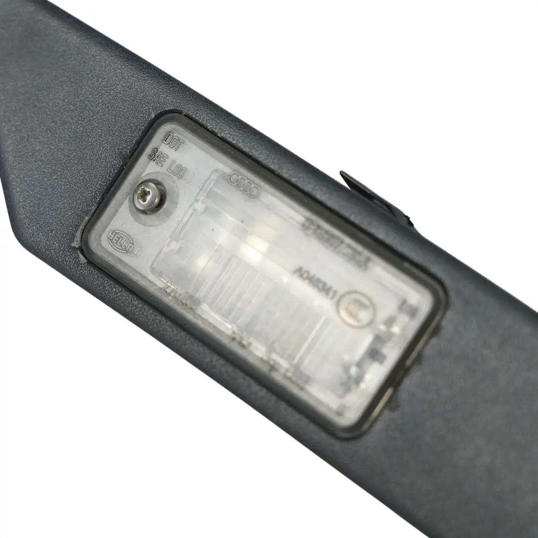 Manilla Portón Trasero Luz Matrícula Iluminación para Audi A3 8P con número de pieza 8P0827574 Audi A3 8P Manilla Portón Trasero Luz Matrícula Iluminación - SKU 8P0827574 - Número de pieza 8P0827574