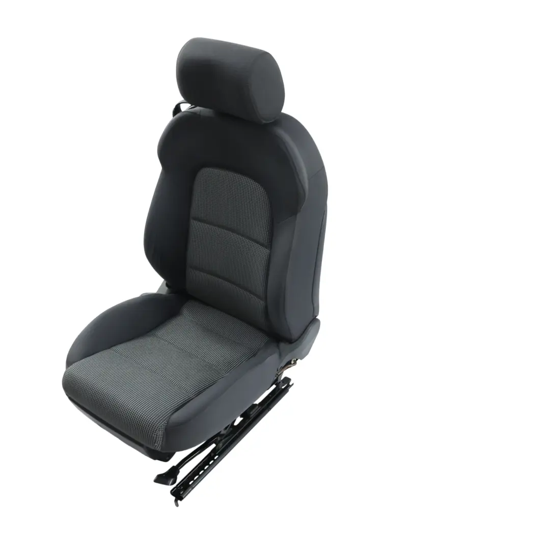 Fotel Przedni Lewy Materiałowy Dynamic Czarny Srebrny do Audi A3 8P o numerze 8P0881806CK Audi A3 8P Fotel Przedni Lewy Materiałowy Dynamic Czarny Srebrny - SKU 8P0881806CK-1 - Numer Części 8P0881806CK