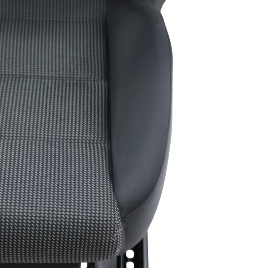 Portes Siège Avant Gauche Intérieur Tissu Dynamic Noir Argent pour Audi A3 8P 3 à propos du numéro de pièce 8P0881806CK Audi A3 8P 3 Portes Siège Avant Gauche Intérieur Tissu Dynamic Noir Argent - SKU 8P0881806CK-1 - Numéro de pièce 8P0881806CK