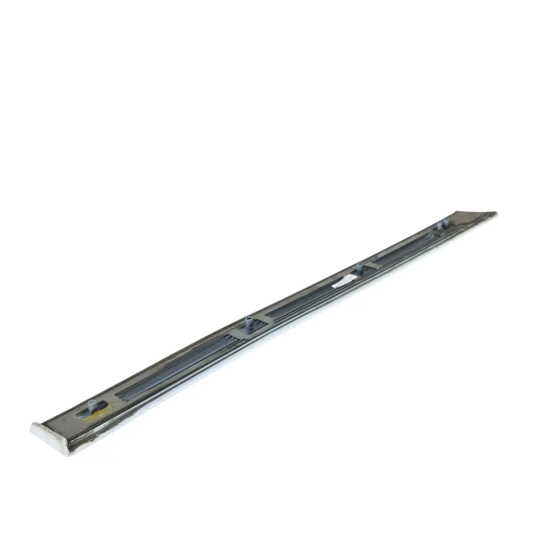 Moulure Panneau Latéral Arrière Bas Porte Gauche Blanc Ibis Y9C pour Audi A3 8P à propos du numéro de pièce 8P3853699C Audi A3 8P Moulure Panneau Latéral Arrière Bas Porte Gauche Blanc Ibis Y9C - SKU 8P3853699C-IWH - Numéro de pièce 8P3853699C
