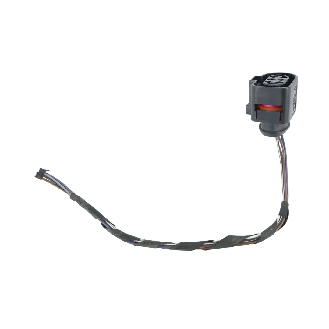 Lampa Klapy Bagażnika Lewa Wiązka Przewodów do Audi A3 8P o numerze 8P3945095C Audi A3 8P Lampa Klapy Bagażnika Lewa Wiązka Przewodów - SKU 8P3945095C-2 - Numer Części 8P3945095C