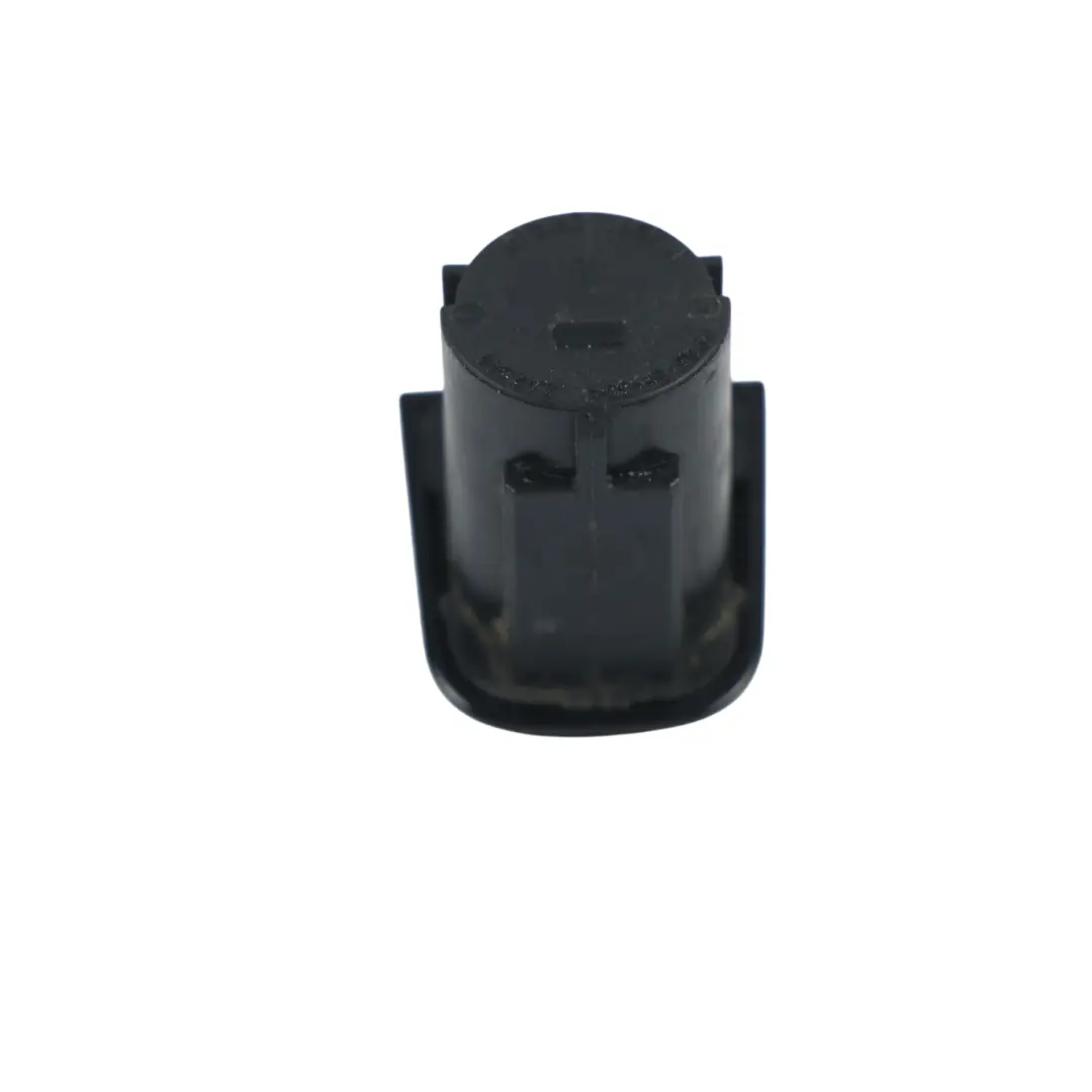 Zaślepka Klamki Drzwi Tylna Lewa Czarny Mythic Y9T do Audi A5 8T o numerze 8T0837167A Audi A5 8T Zaślepka Klamki Drzwi Tylna Lewa Czarny Mythic Y9T - SKU 8T0837167A-MYB - Numer Części 8T0837167A