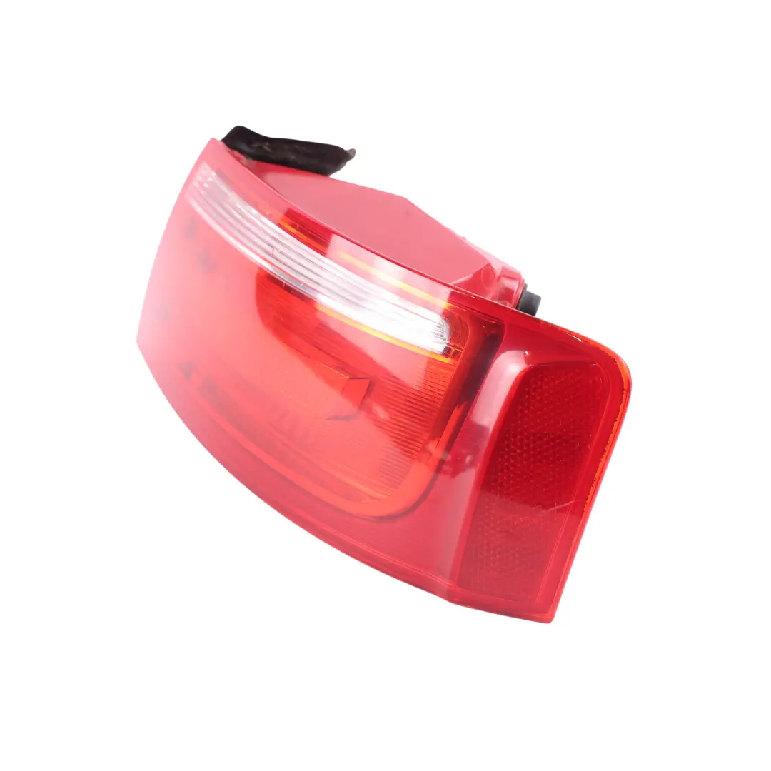 Lampa Tylna Prawa do Audi A5 8T Coupe Cabrio o numerze 8T0945096 Audi A5 8T Coupe Cabrio Lampa Tylna Prawa - SKU 8T0945096-3 - Numer Części 8T0945096