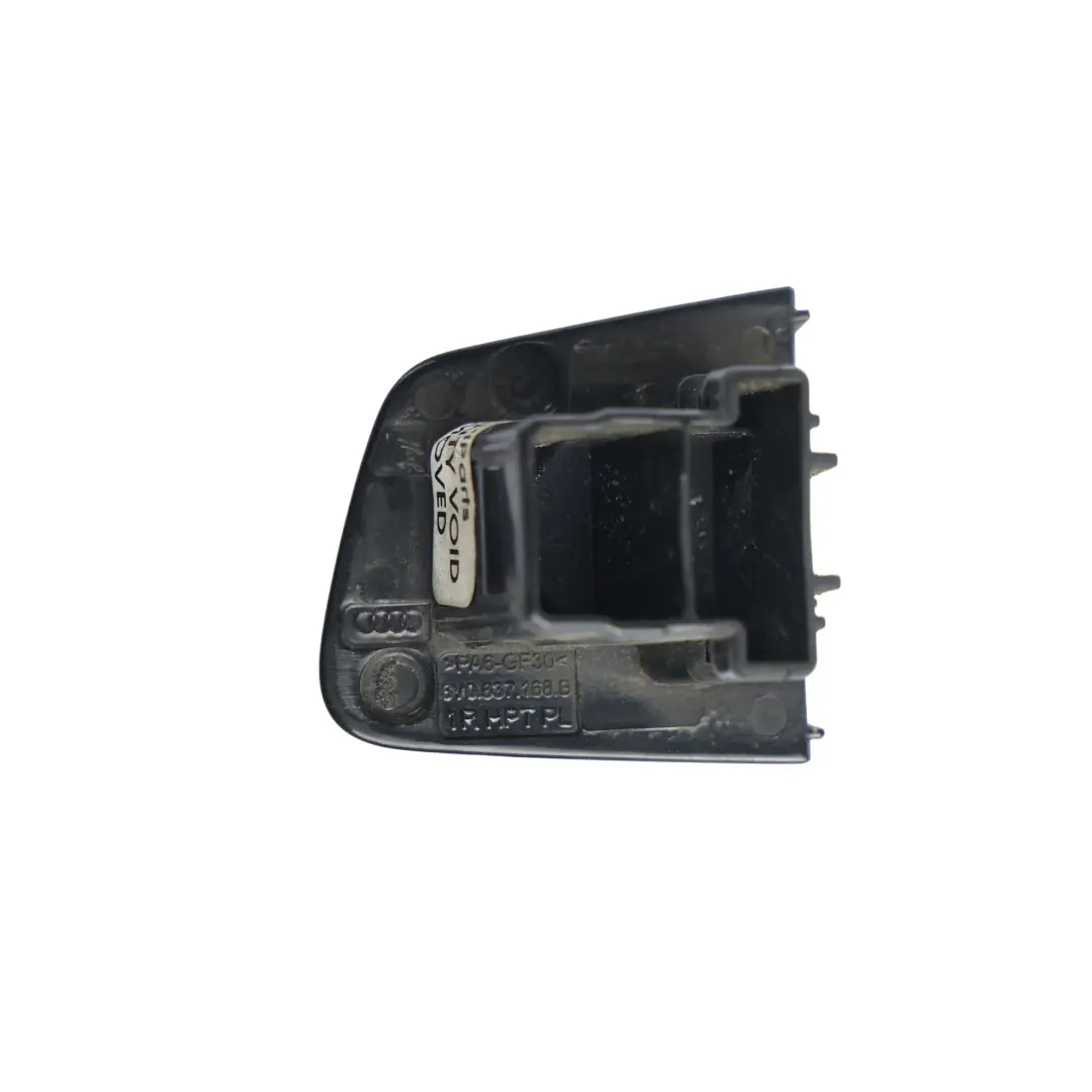 Audi A3 S3 8V Zaślepka Klamki Przednich Drzwi Prawa Czarny Y9T - SKU 8V0837168B-MYB - Numer Części 8V0837168B