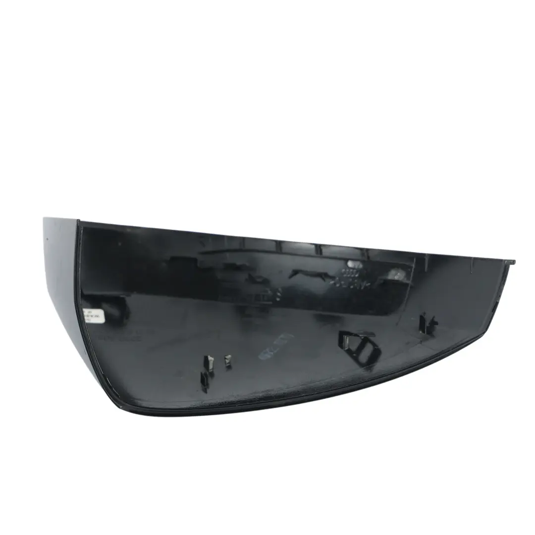 Obudowa Lusterka Drzwi Lewa Czarny Mityczny Y9T do Audi A3 8V o numerze 8V0857527D Audi A3 8V Obudowa Lusterka Drzwi Lewa Czarny Mityczny Y9T - SKU 8V0857527D-MYB - Numer Części 8V0857527D
