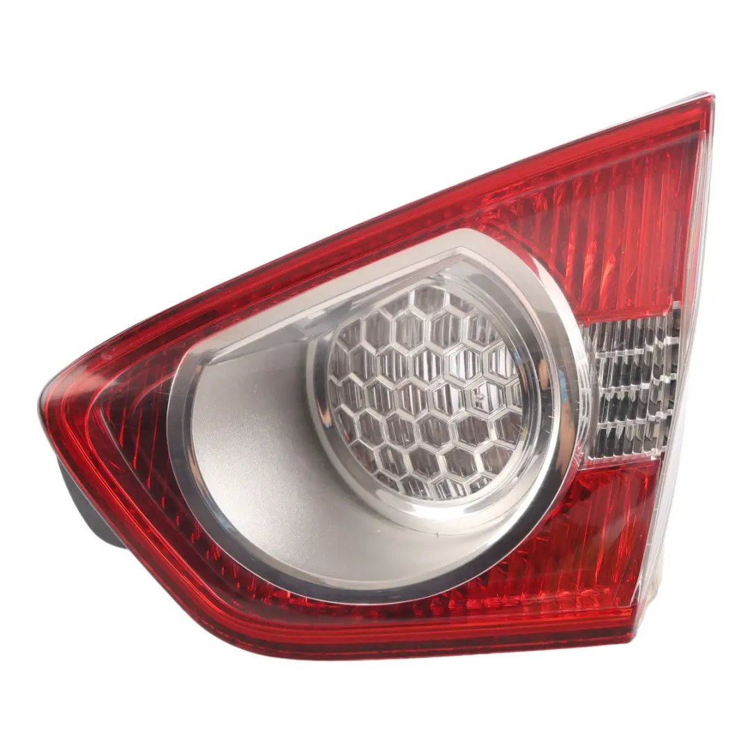 Mk1 Lampa Tylna Wewnętrzna Prawa do Ford Kuga o numerze 8V41-13A602-AD Ford Kuga Mk1 Lampa Tylna Wewnętrzna Prawa - SKU 8V41-13A602-AD-3 - Numer Części 8V41-13A602-AD