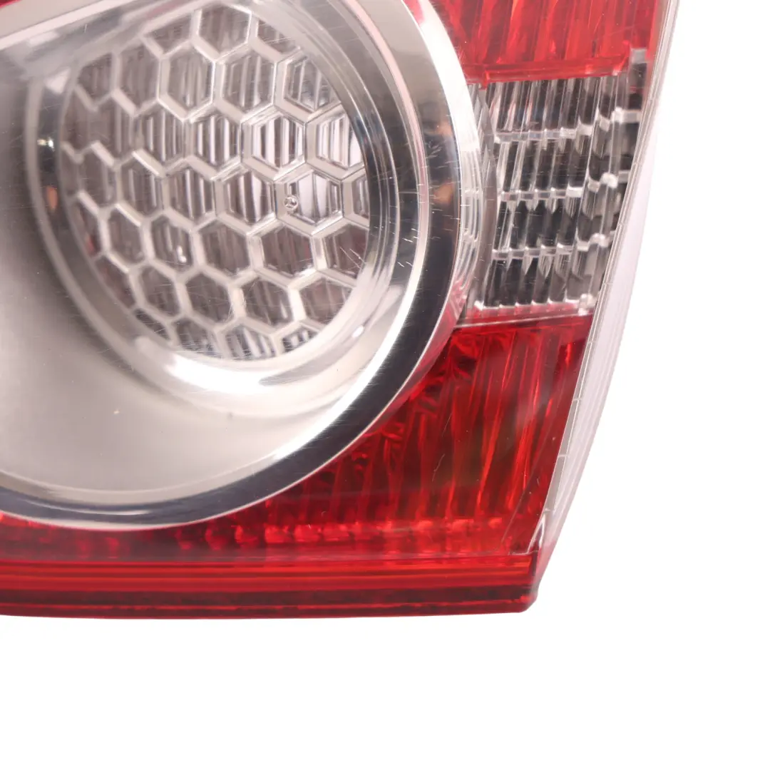 Mk1 Lampa Tylna Wewnętrzna Prawa do Ford Kuga o numerze 8V41-13A602-AD Ford Kuga Mk1 Lampa Tylna Wewnętrzna Prawa - SKU 8V41-13A602-AD-3 - Numer Części 8V41-13A602-AD