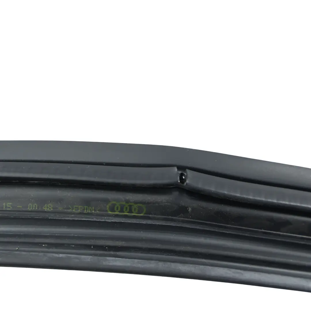 Audi A3 8V Joint Rail Guidage Vitre Porte Avant Droite - SKU 8V5837432B - Numéro de pièce 8V5837432B