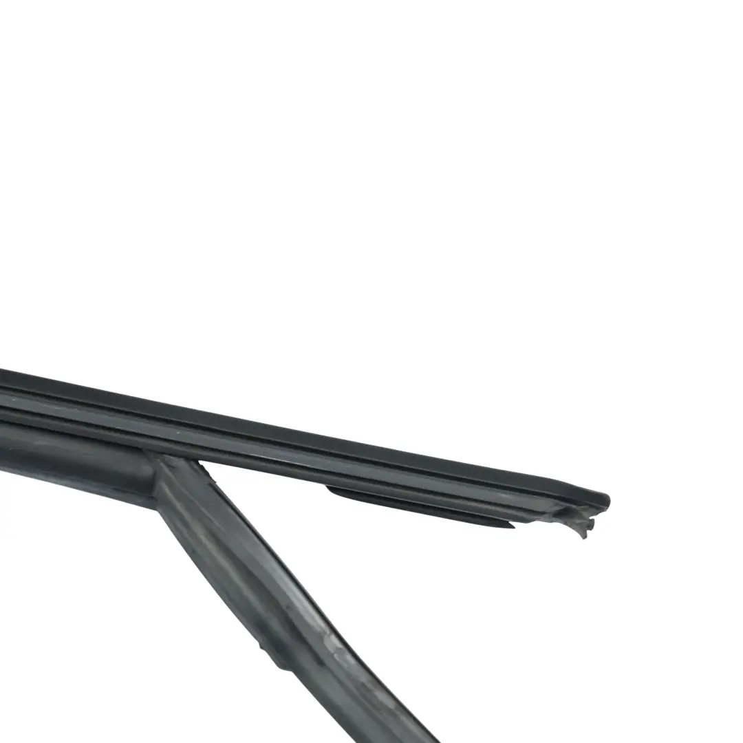 Uszczelka Prowadnica Szyby Drzwi Prawa Przednia do Audi A3 8V o numerze 8V5837432B Audi A3 8V Uszczelka Prowadnica Szyby Drzwi Prawa Przednia - SKU 8V5837432B - Numer Części 8V5837432B