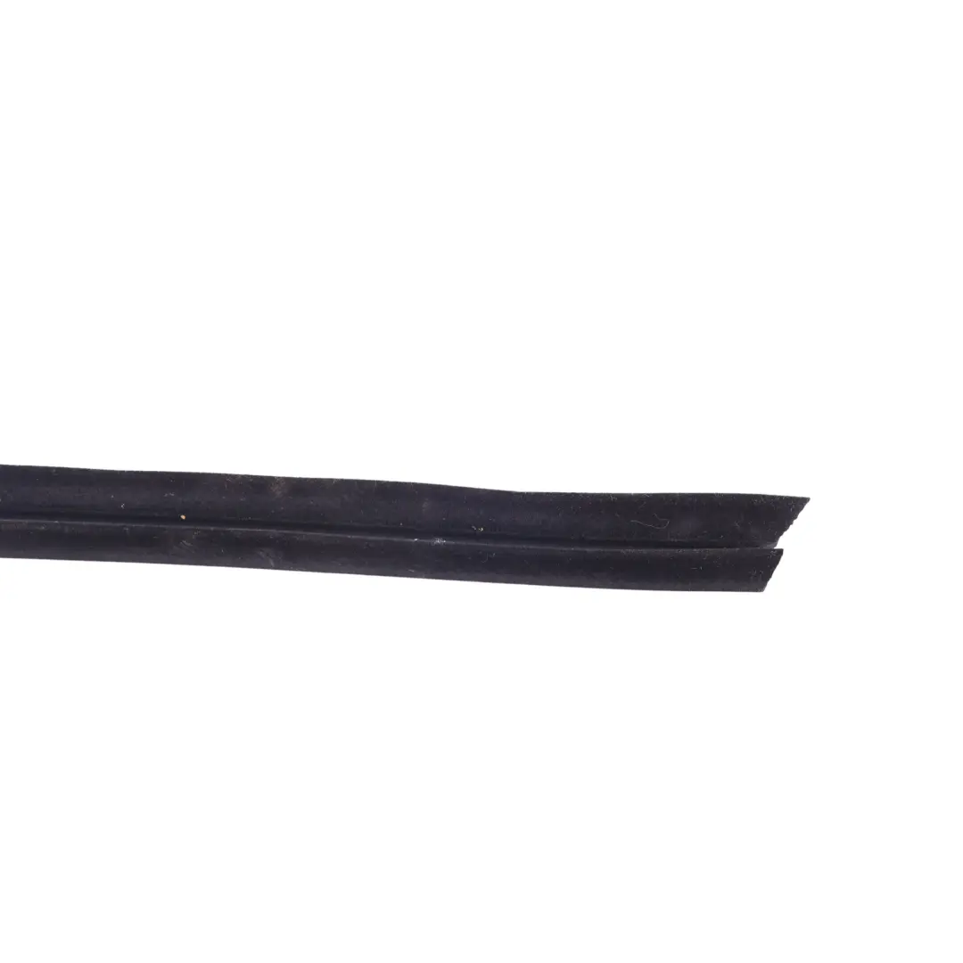Joint Caoutchouc Vitre Porte Avant Gauche pour Audi A3 S3 RS3 8V à propos du numéro de pièce 8V5837479 Audi A3 S3 RS3 8V Joint Caoutchouc Vitre Porte Avant Gauche - SKU 8V5837479 - Numéro de pièce 8V5837479
