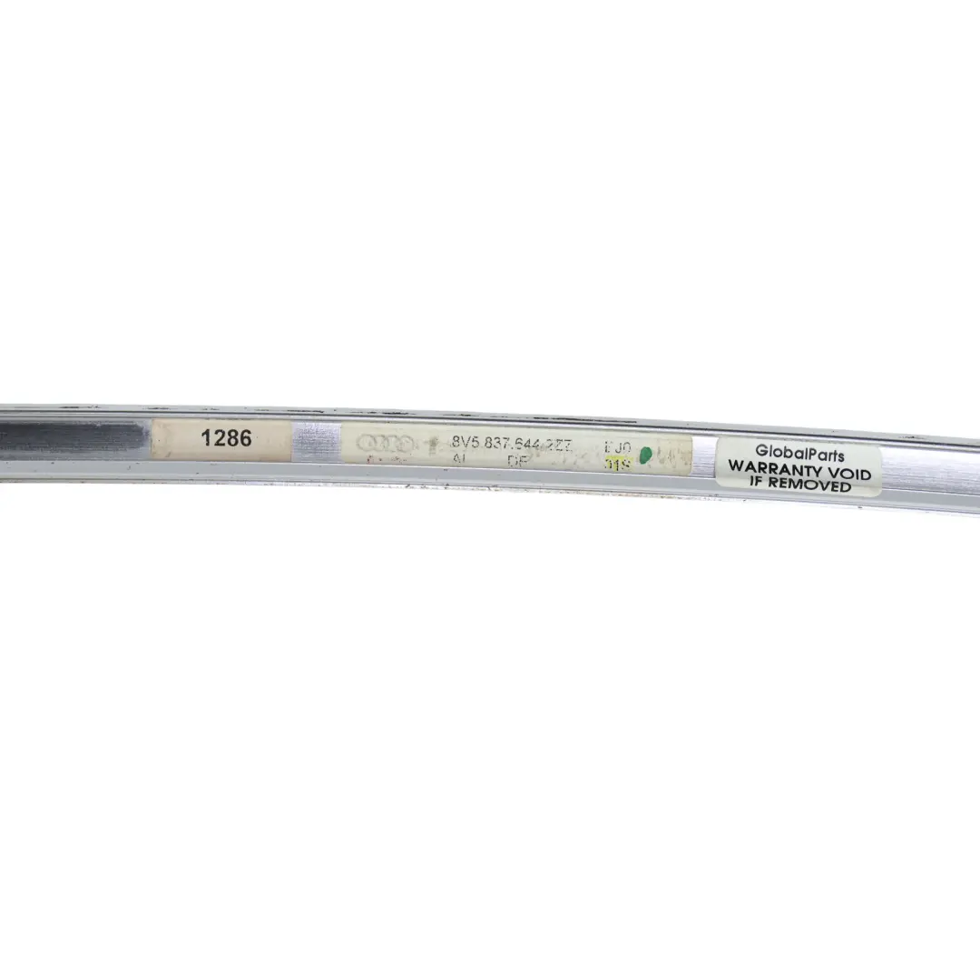 Modanatura Finestrino Porta Cromata Anteriore Destra per Audi A3 8V con numero di parte 8V5837644 Audi A3 8V Modanatura Finestrino Porta Cromata Anteriore Destra - SKU 8V5837644 - Numero di parte 8V5837644