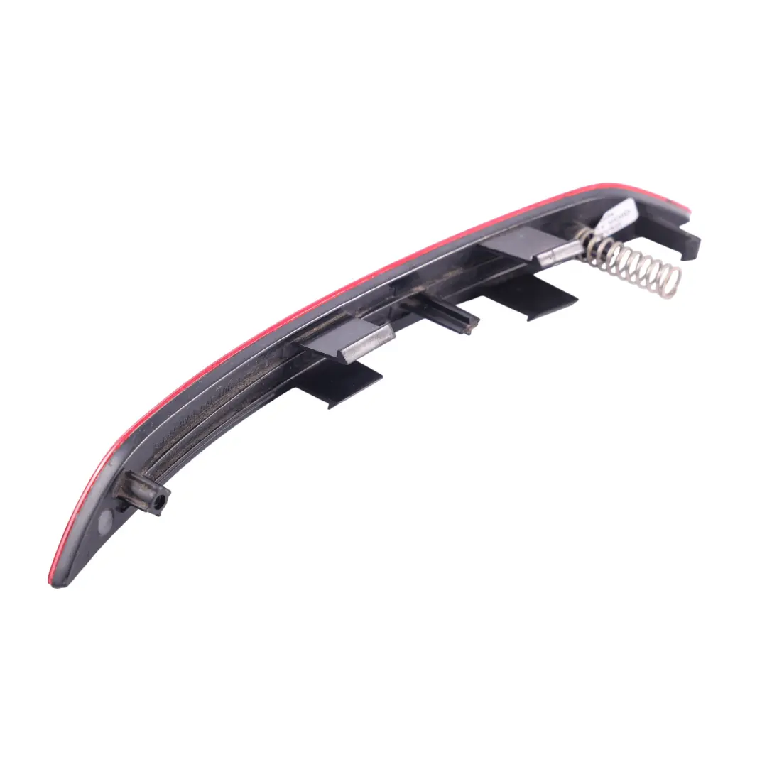 Catadiottro Paraurti Posteriore Destro per Audi A5 S5 F5 con numero di parte 8W6945106B Audi A5 S5 F5 Catadiottro Paraurti Posteriore Destro - SKU 8W6945106B - Numero di parte 8W6945106B