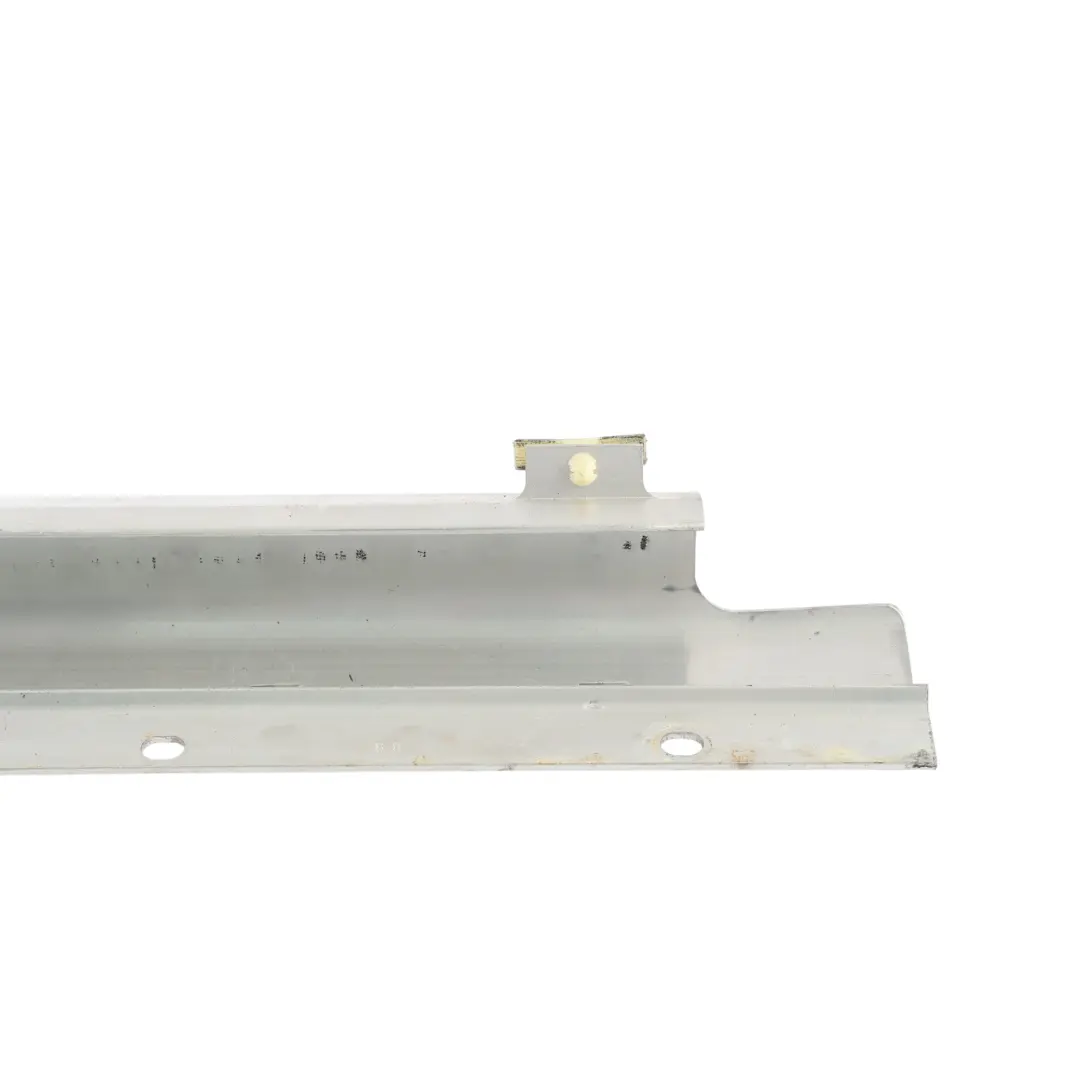 Przedni Wspornik Progu Drzwi Prawy do Jaguar XF X250 o numerze 8X23-107B00-AB Jaguar XF X250 Przedni Wspornik Progu Drzwi Prawy - SKU 8X23-107B00-AB - Numer Części 8X23-107B00-AB
