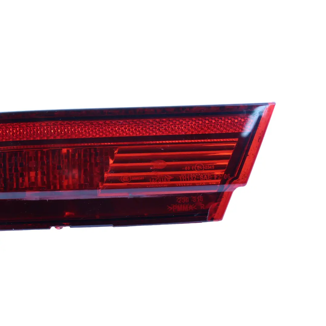 Jaguar XF X250 Feu Arrière Coffre Hayon Intérieur Droit - SKU 8X23-15K272-CD - Numéro de pièce 8X23-15K272-CD