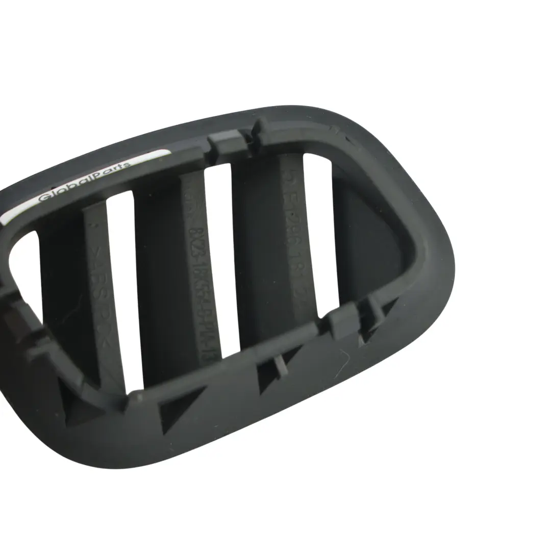 Kratka Odmrażania Szyby Prawa Czarna do Jaguar XF X250 o numerze 8X23-18K554-B Jaguar XF X250 Kratka Odmrażania Szyby Prawa Czarna - SKU 8X23-18K554-B - Numer Części 8X23-18K554-B