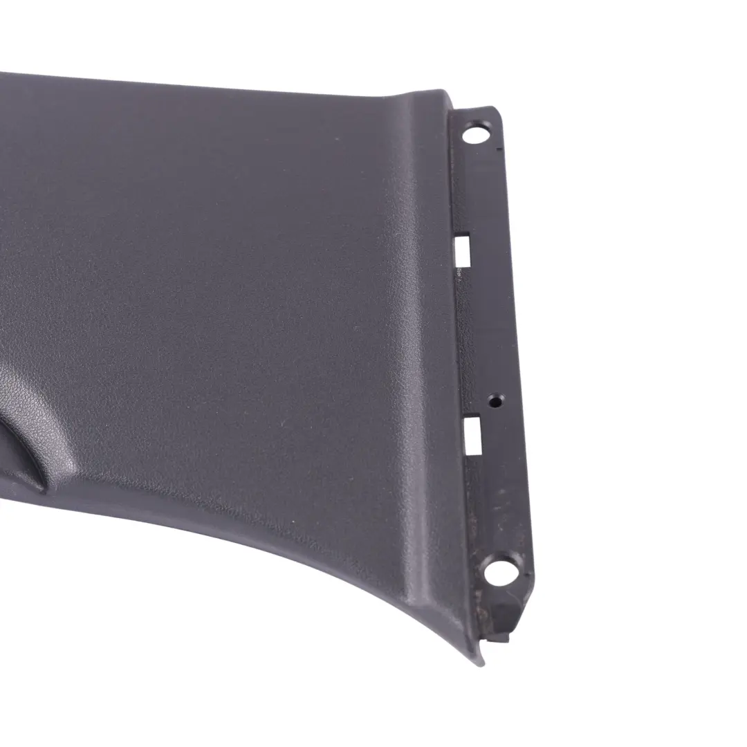 Rivestimento Montante B Inferiore Destro Nero per Audi A1 S1 8X con numero di parte 8X4867240 Audi A1 S1 8X Rivestimento Montante B Inferiore Destro Nero - SKU 8X4867240 - Numero di parte 8X4867240