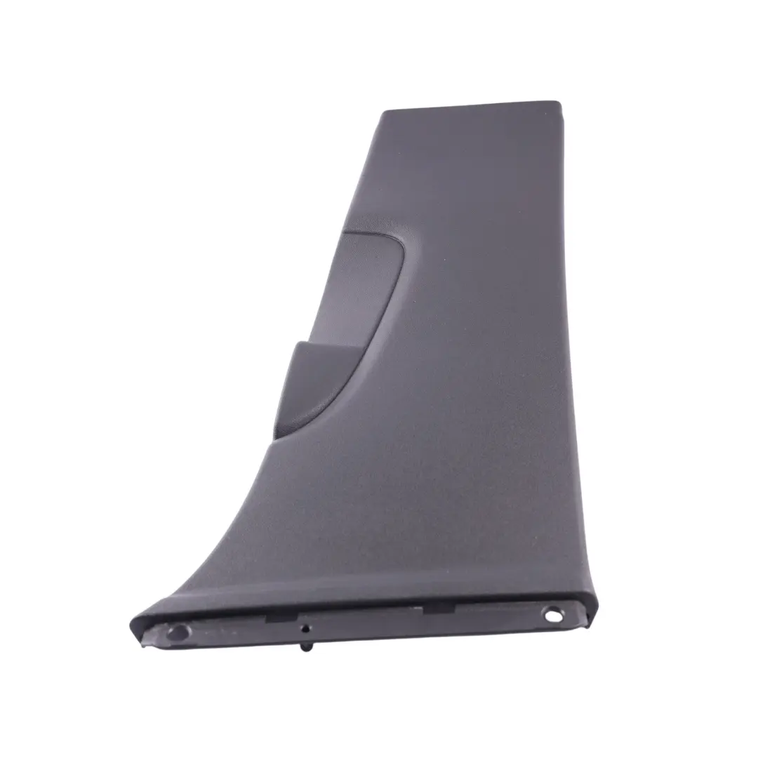 Rivestimento Montante B Inferiore Destro Nero per Audi A1 S1 8X con numero di parte 8X4867240 Audi A1 S1 8X Rivestimento Montante B Inferiore Destro Nero - SKU 8X4867240 - Numero di parte 8X4867240