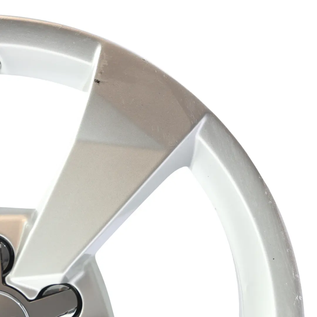 Llanta de aleación plateada Audi A1 8X 16" 7J ET:34 Star Spoke para con número de pieza 8XA601025A Llanta de aleación plateada Audi A1 8X 16" 7J ET:34 Star Spoke - SKU 8XA601025A-SL2 - Número de pieza 8XA601025A