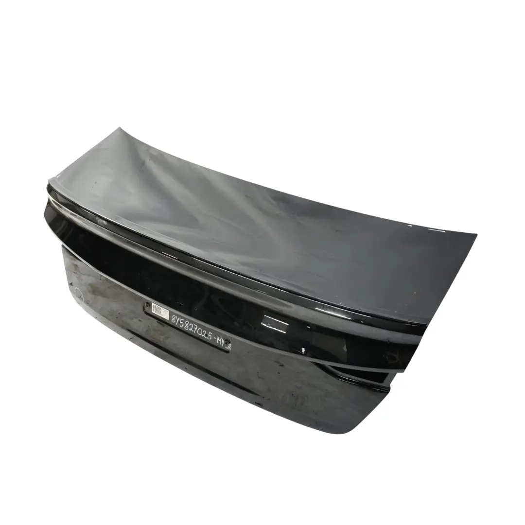8Y Sedan Klapa Bagażnika Tylna Czarny Mythical Y9T do Audi A3 S3 o numerze 8Y5827025 Audi A3 S3 8Y Sedan Klapa Bagażnika Tylna Czarny Mythical Y9T - SKU 8Y5827025-MYB - Numer Części 8Y5827025