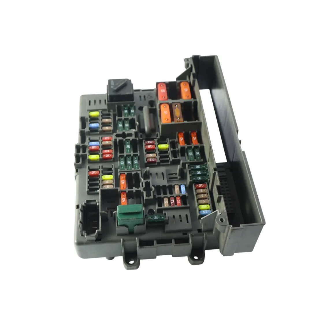 Distribution Fuse Box Front to BMW E81 E87 E90 E91 Power with Part number 9119445 BMW E81 E87 E90 E91 Power Distribution Fuse Box Front - SKU 9119445-3 - Part number 9119445